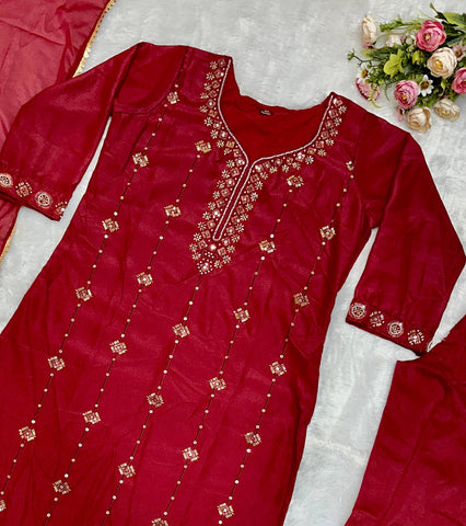 Designer Embroidered Georgette Kurti Set with Matching Pants & Lace Dupatta – Maroon