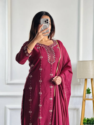 Designer Embroidered Georgette Kurti Set with Matching Pants & Lace Dupatta – Maroon